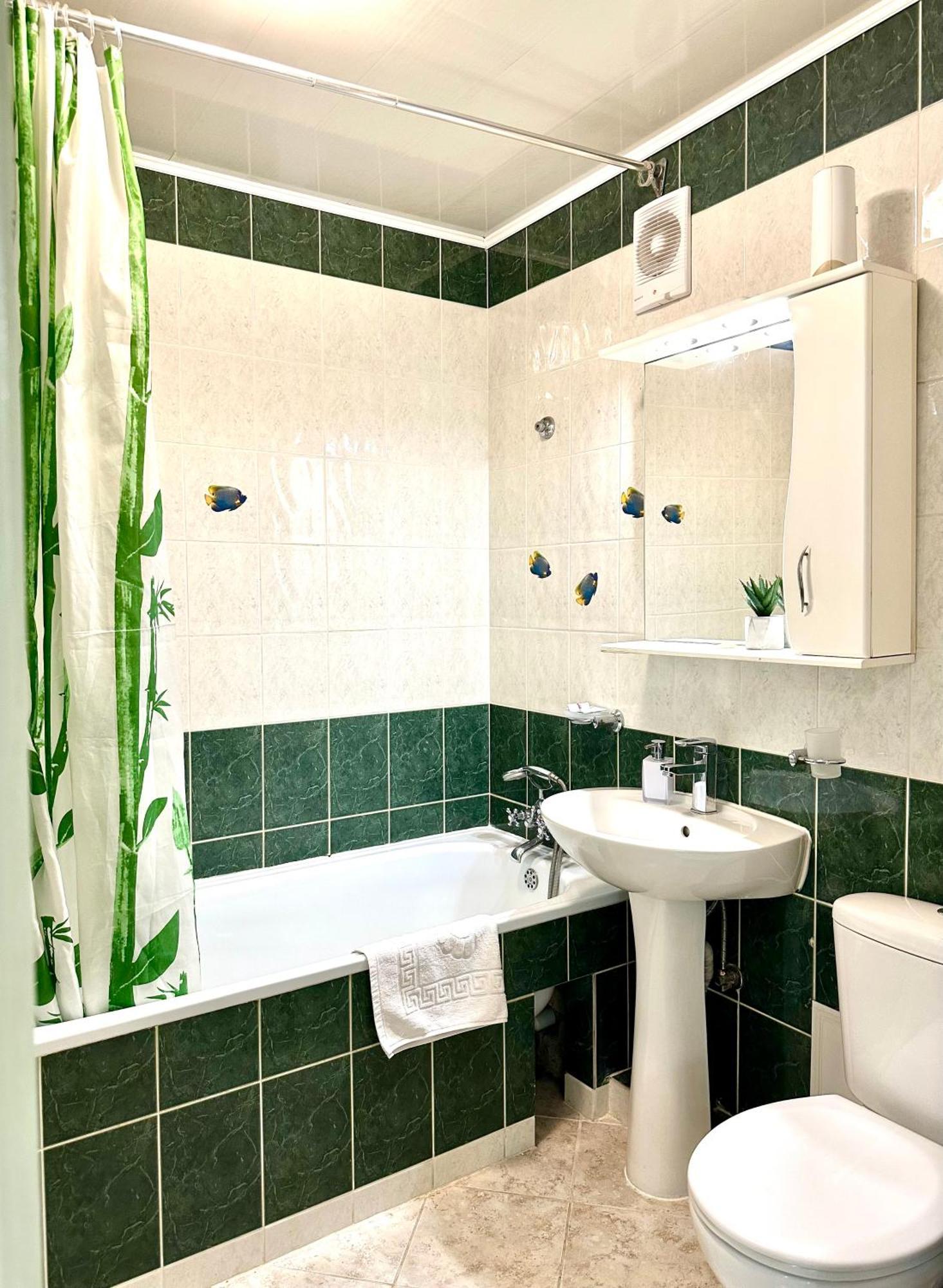 Apartments In The City Centre, Near A Park Rivne Exterior foto